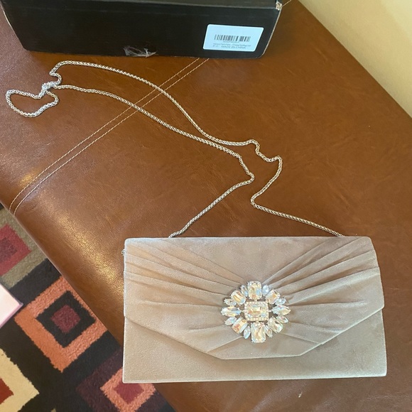 Adrianna Papell Gown. Size 8. Platinum color. - Picture 7 of 11